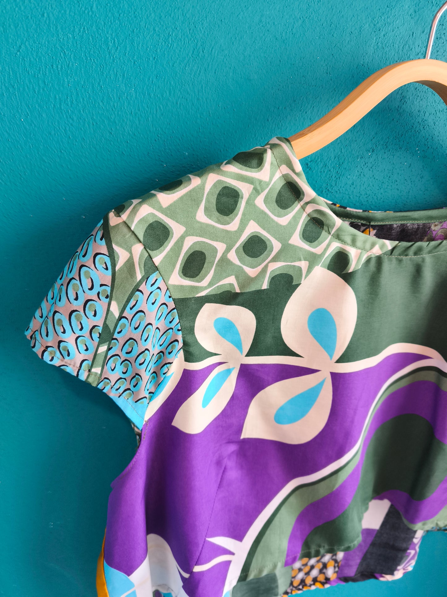Blusa corta davanti lunga dietro in cotone fantasia