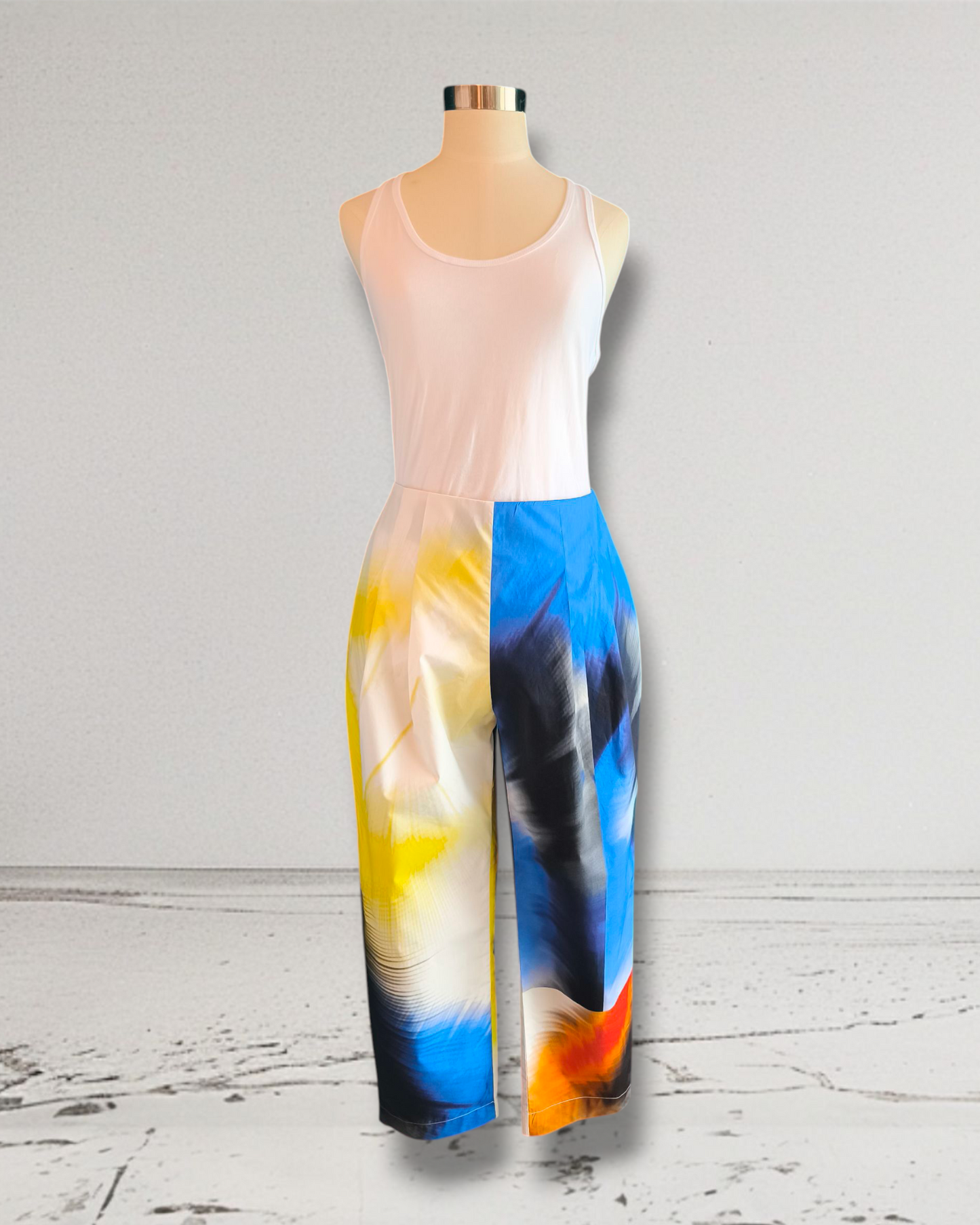 Pantalone con pieghe davanti