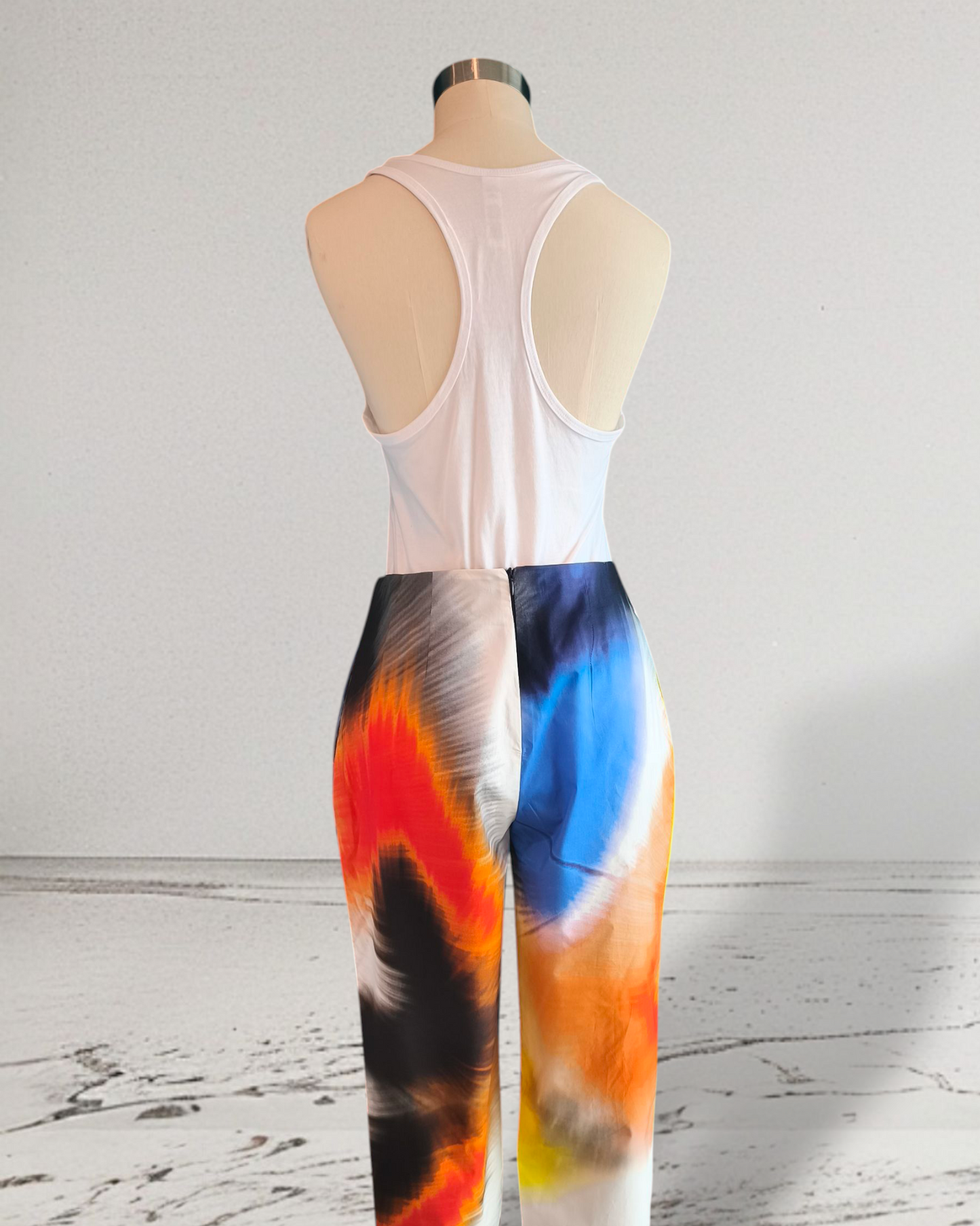 Pantalone con pieghe davanti