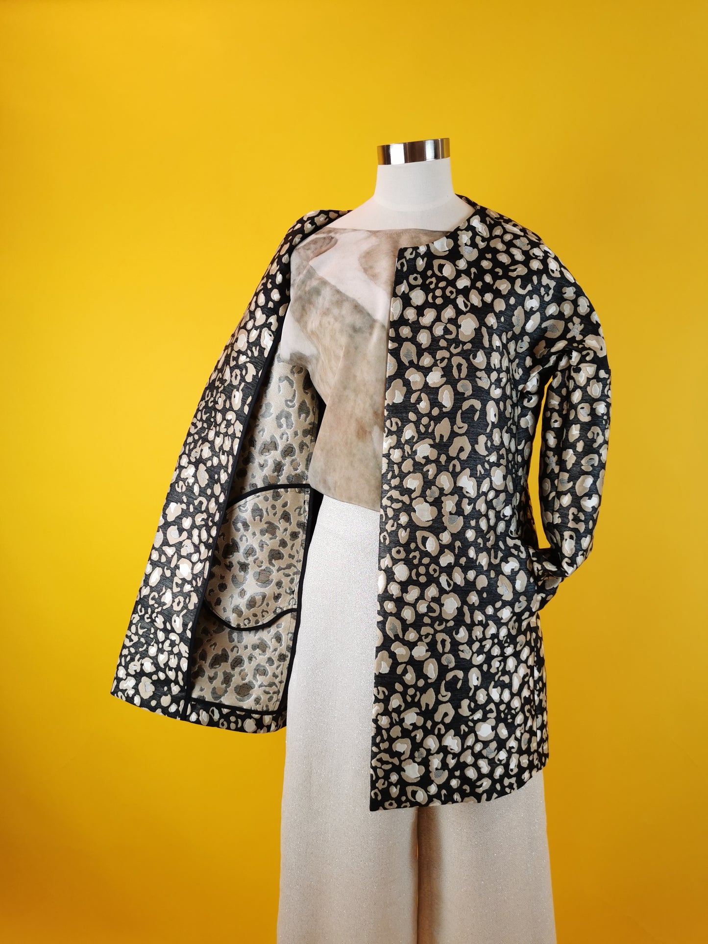 Soprabito tessuto maculato jaquard