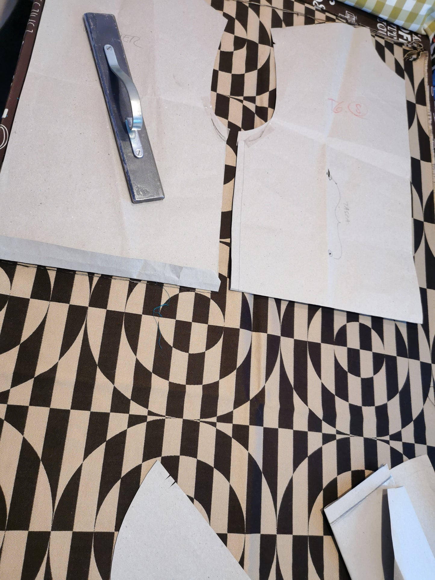 My BOMBER in cotone fantasia geometrica