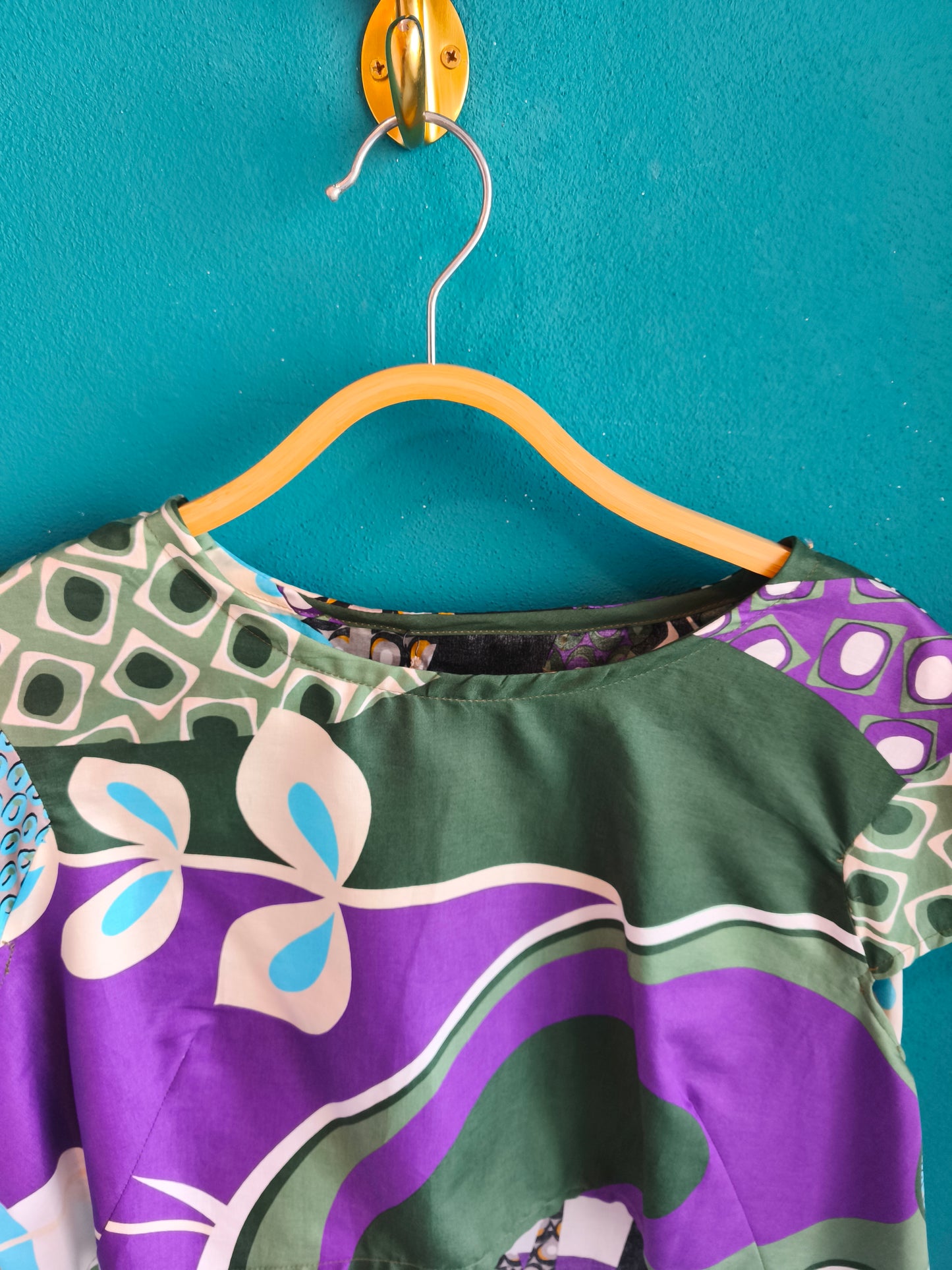 Blusa corta davanti lunga dietro in cotone fantasia