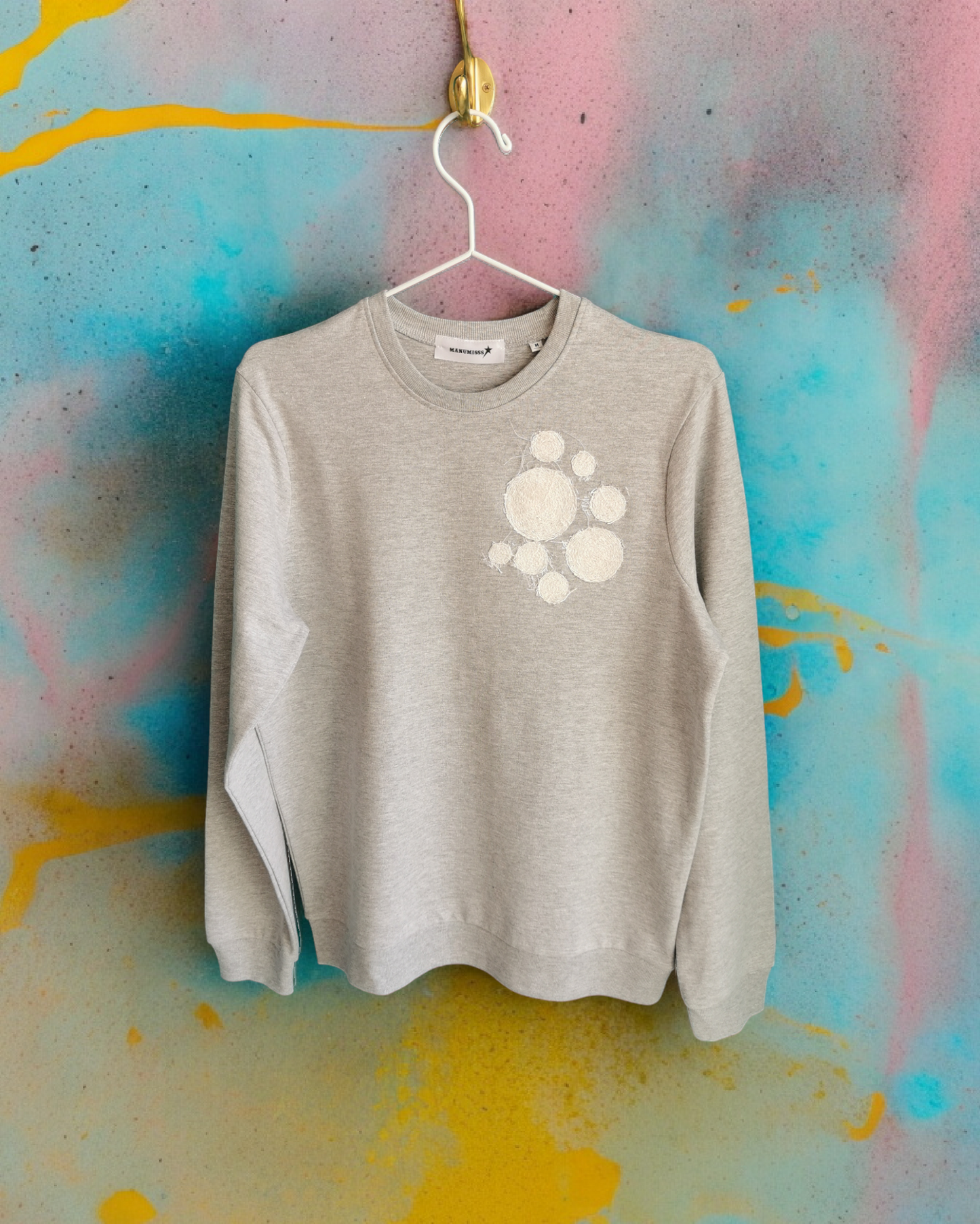 Felpa girocollo con applicazioni decorative in nylon